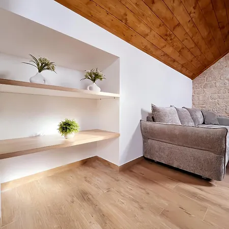 Luxury White House * Sinj
