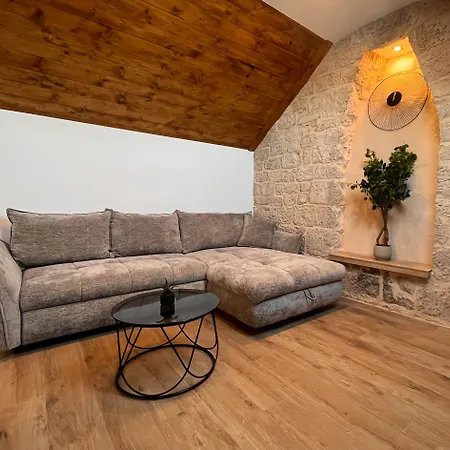 Luxury White House Apartment