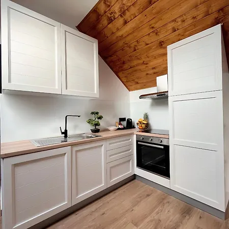 Luxury White House Apartman Sinj