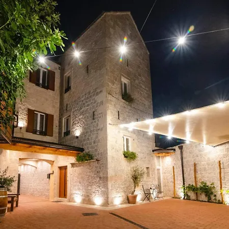 Luxury White House Apartman Sinj