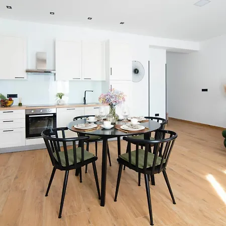 Luxury White House Apartman