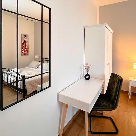 Luxury White House Apartman Sinj
